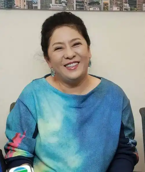 向太陈岚发年轻时照片,颜值惊艳不输关之琳,向佐却被无情嘲讽_刘德华