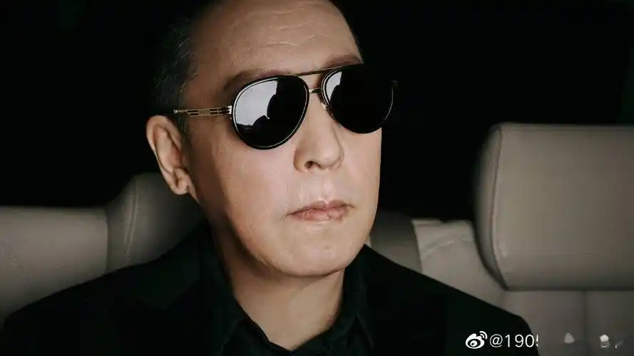 墨镜炫酷 倪大红上海国际电影节"特工大片"曝光