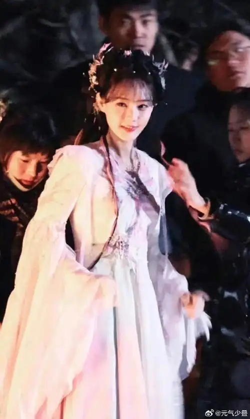 李一桐狐妖王权篇跳舞路透