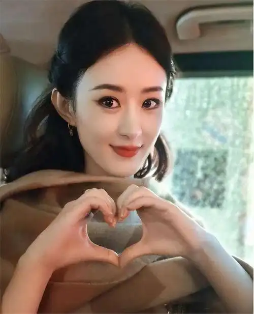 冯绍峰陪儿子参加亲子运动会,5岁想想正脸照曝光,超像赵丽颖!