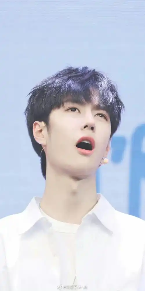 第一次见王一博笑成typec