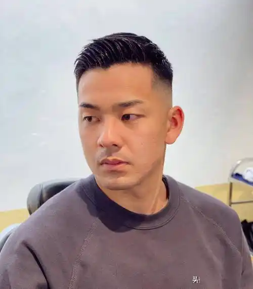 今夏男发别乱剪,最具人气依然是两侧铲短,想不帅都难_男士_发型_头顶