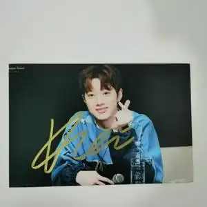 出赖冠霖亲笔签名照