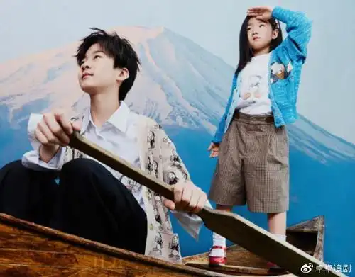 张亮儿子女儿同拍大片天天爽朗帅气妹妹乖巧可爱都是高颜值