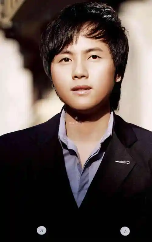 郑源个人资料简介:曾经火遍全国的情歌王子,为何沦落到县城商演?