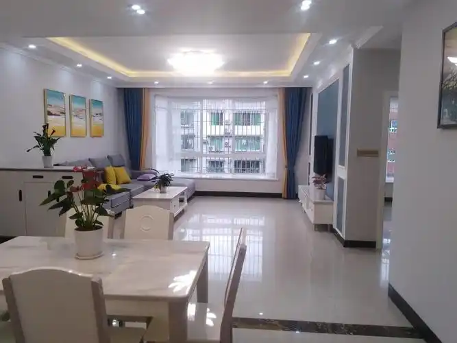 十八中旁三室两厅两卫精装修急售70万