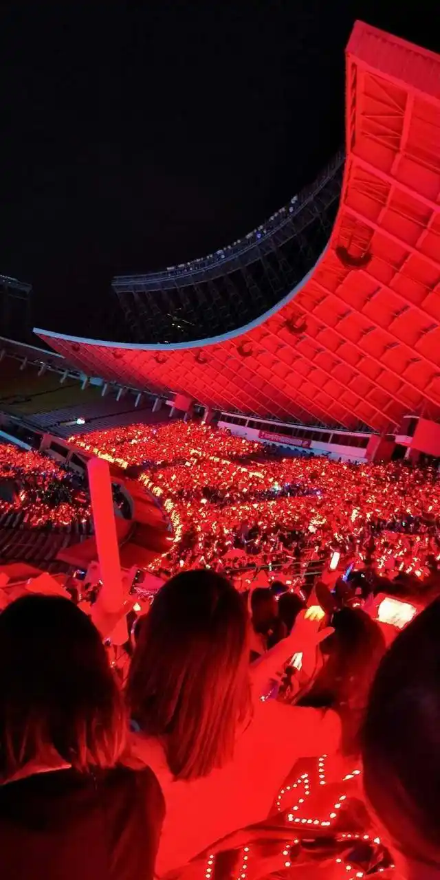 tfboys五周年演唱会 易烊千玺成最大赢家 红海占据半壁"江山"