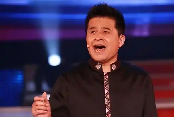 64岁毕福剑近况满脸皱纹睁不开眼和普通大爷没啥区别