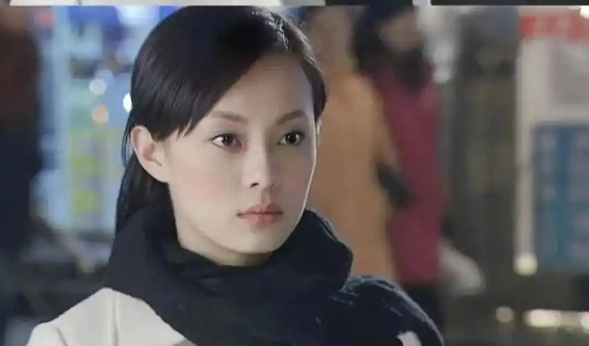 孙俪最新照片曝光,容貌大变,站姿豪迈如邓超,发型引热议_网友_长发