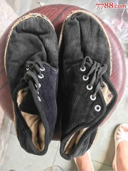 老旧布鞋补丁民俗