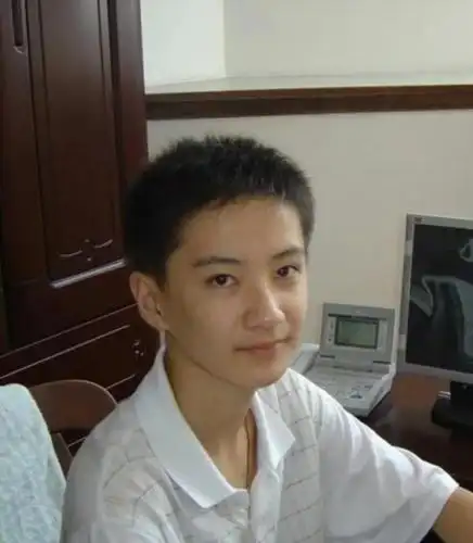 9岁靠《快乐星球》走红,长相帅气的他撞脸杨洋,退圈生子成赢家_李瑞