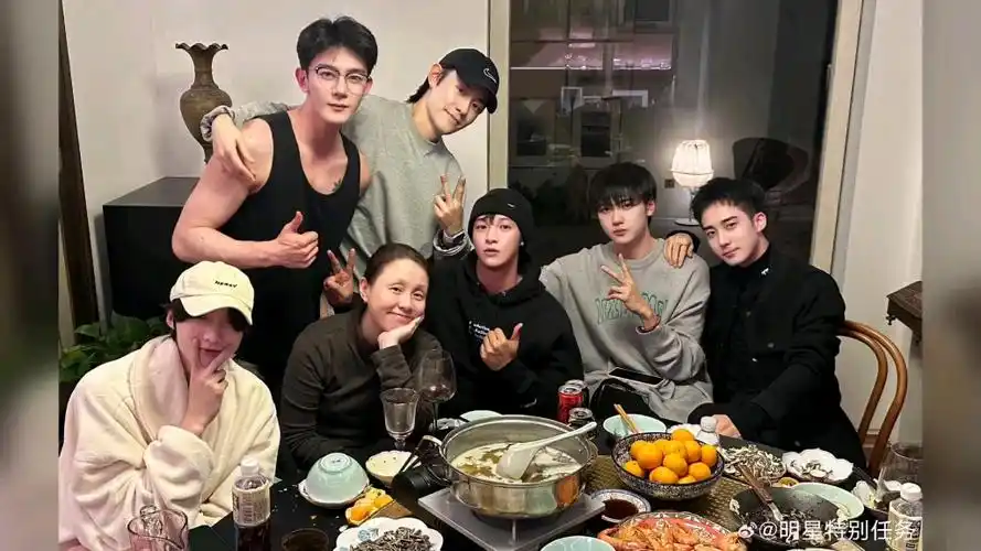 x玖少年团:好久不见,能不能办一场完全合体的演唱会呀(╥ω╥`)