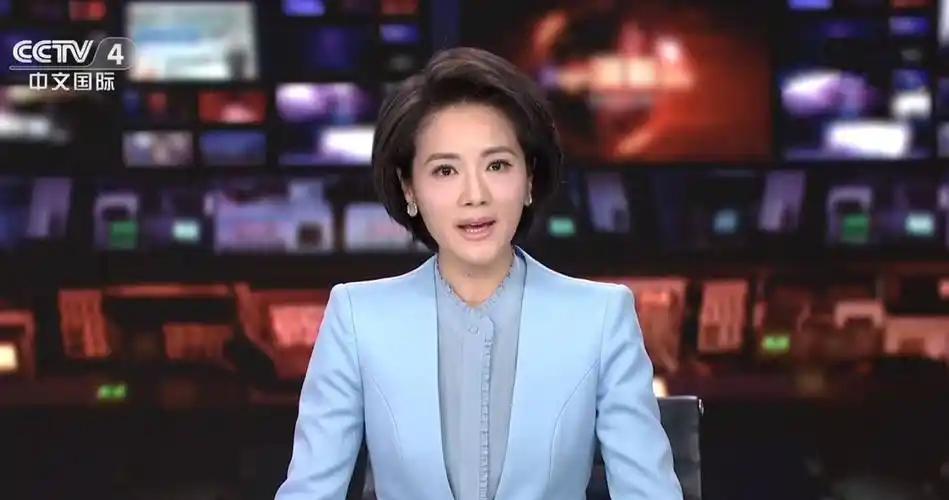 央视《海峡两岸》主持阵容调整,又一位新面孔亮相节目录制_董丽萍