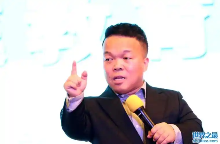 6,米丹——销声匿迹米丹是一个比较低调的侏儒演员,身高不足1.