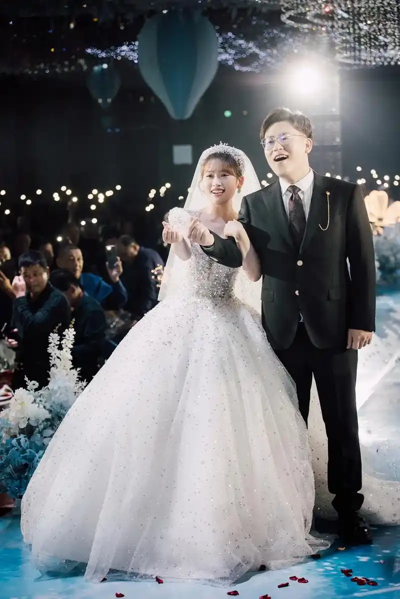 云朵嫁衣90婚礼返图.