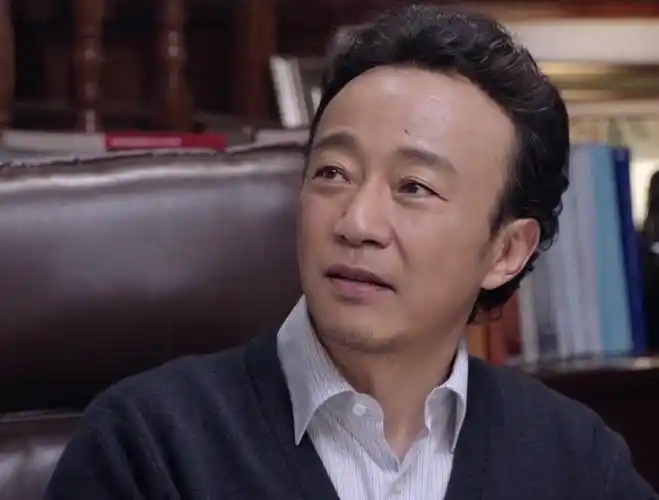 原以为只是职场斗争,谁知发展成贪腐大案,这部《突围》真不简单