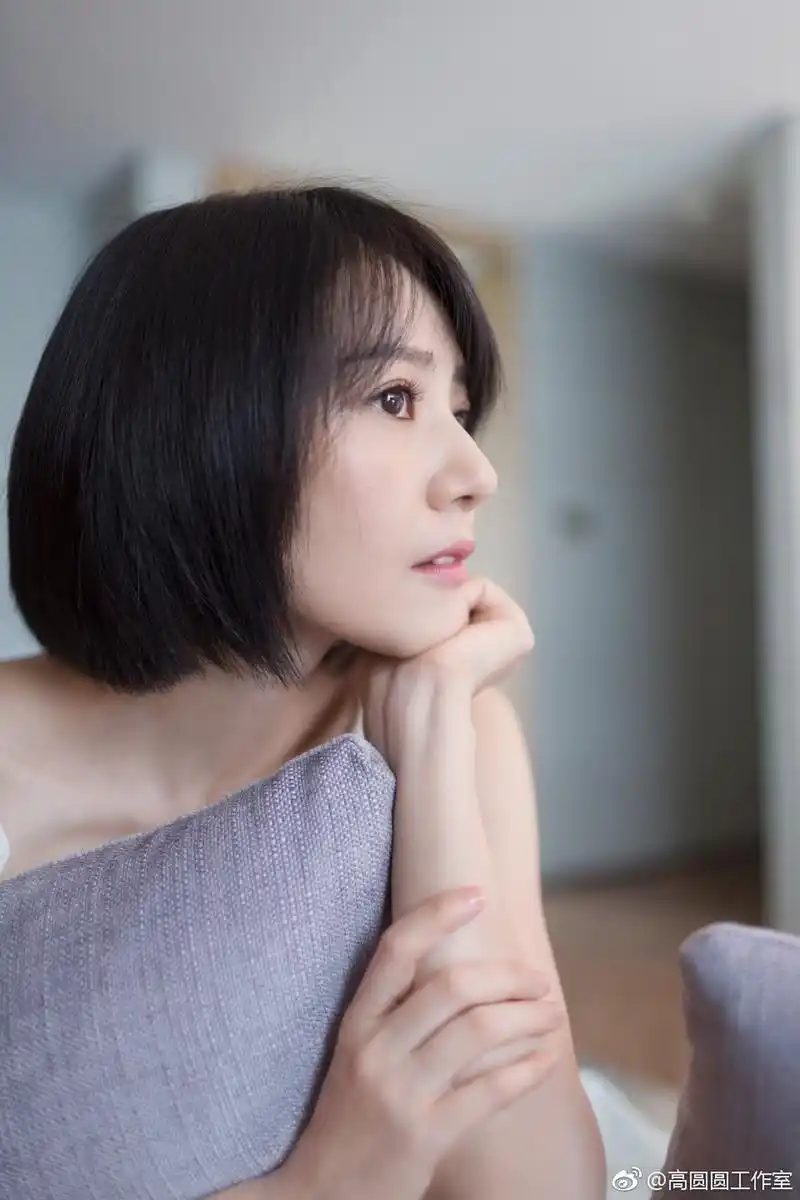 高圆圆剪短发竟与20年前出道一个样(图)