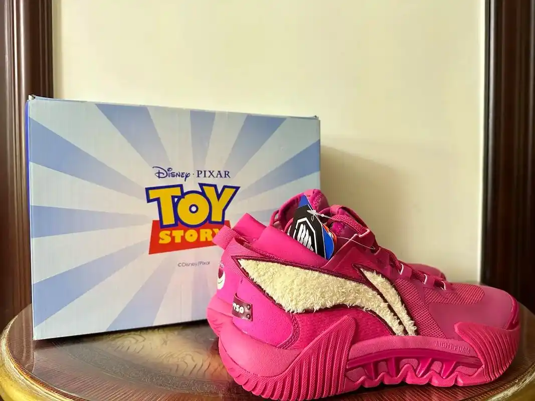 李宁反伍2low联名迪士尼粉红草莓熊!#创作灵感 #鞋狗的日 - 抖音