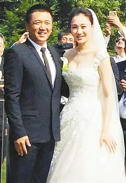 演员徐梵溪四次改名也不火(前男友更是霸气豪掷五个亿取李小冉)