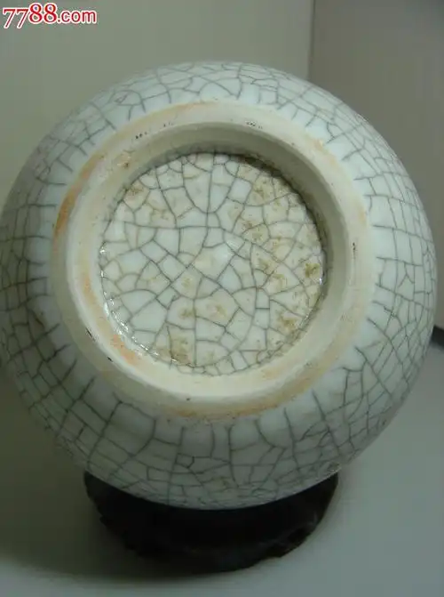 清代中期哥釉赏瓶