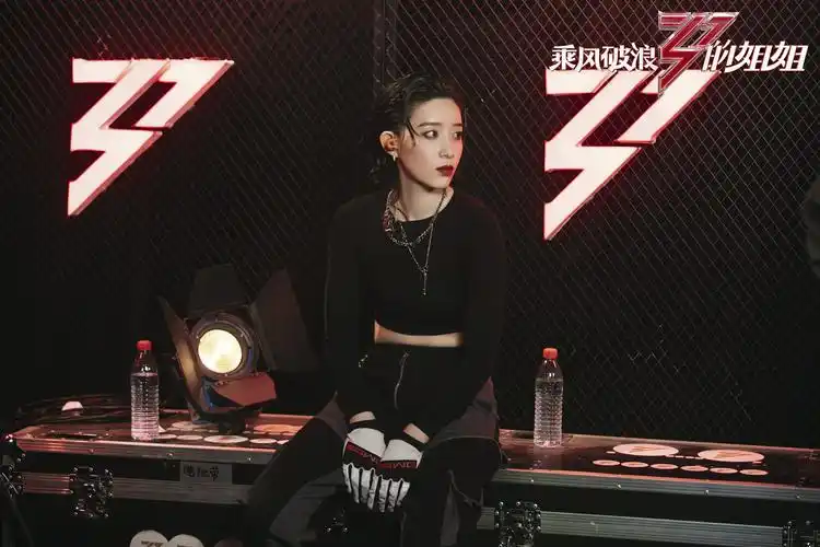 《乘风破浪的姐姐》李斯丹妮首秀第三名 获张雨绮惊呼宁静力赞