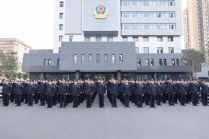 荆州市公安局举行新年升国旗仪式