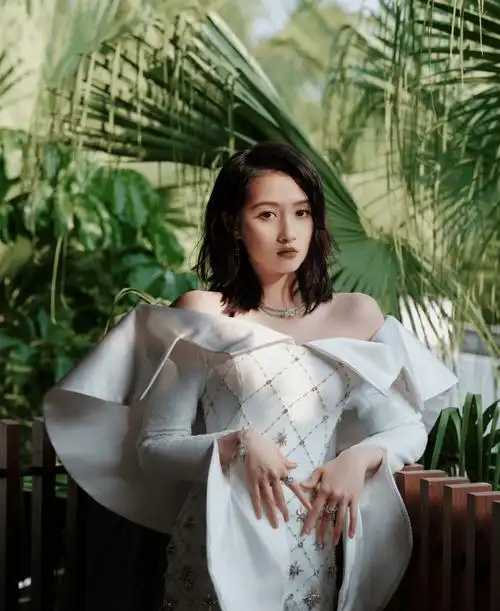 看到如今的关晓彤无论是身材还是颜值都依然在线,我也对她的未来充满