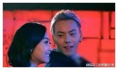 最后,让我们一起为陈伟霆和他的另一半送上最真诚的祝福,希望他们的