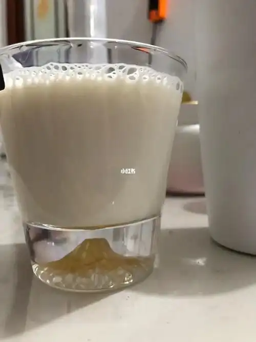 睡前一杯温牛奶