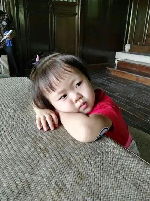 一直喜欢容祖儿演唱的《小小》,小小的你终于出生在江南,儿时中的向望