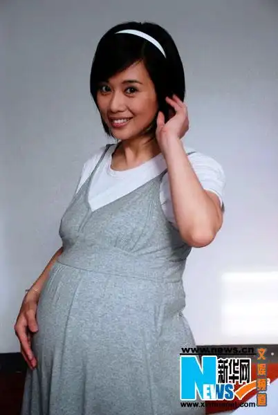 主演电视剧《笑看风云》,《天地男儿》的女星陈松伶,似乎与苦情结下了