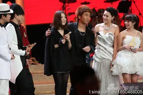图文:北京流行音乐典礼现场-沙宝亮姚贝娜领奖