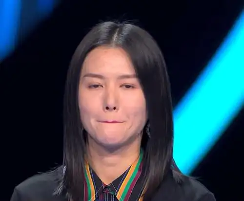 谭维维大秀热舞,谁注意到她笑的表情?暴露"身体缺陷"!