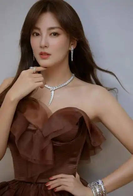 这谁能抵挡啊追求者排队直到法国张雨绮写真欣赏