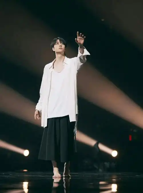 就已过冬"  冬天会过去,世界会如常,你要相信78    @uniq-王一博