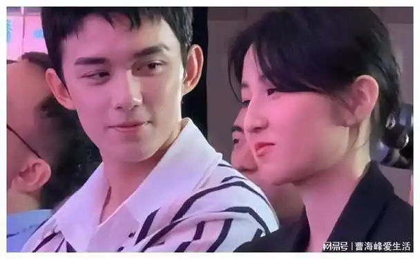 原创吴磊与张子枫官宣恋情甜蜜幸福引发热议网友纷纷送上祝福