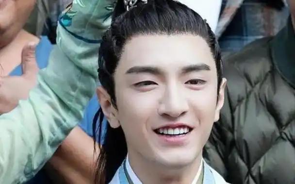 5位"古装奇丑"的男星,别人穿古装是耍帅,他们是"灾难现场"