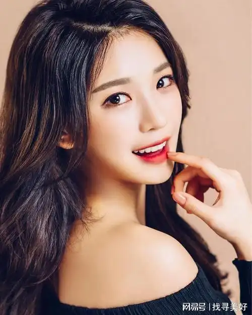 第1期最美韩国女艺人李诗雅