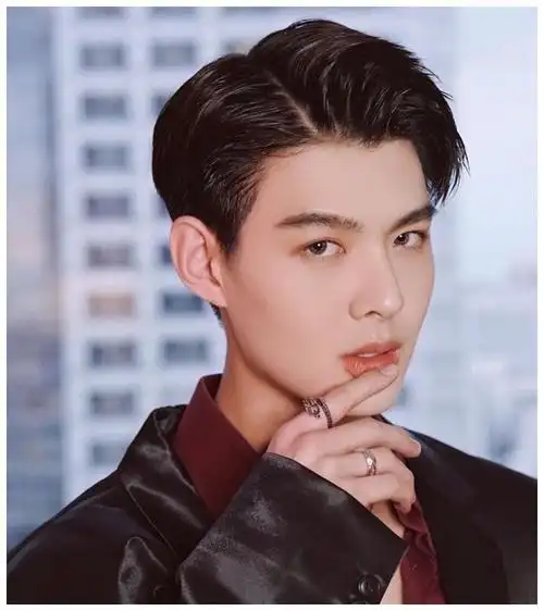 泰国男星黄明明肤白貌美佛系男孩