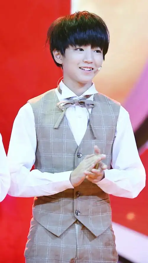 tfboys王俊凯 2014.8.28 年代秀.cr.logo