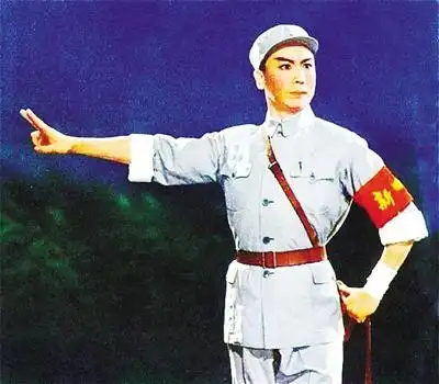 的谭元寿,接到电报让他速回北京,出演京剧《沙家浜》中的郭建光