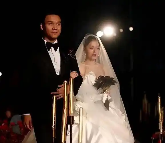 好声音没夺冠,却嫁给爱奇艺副总裁,34岁成了人生赢家_李嘉格_车澈