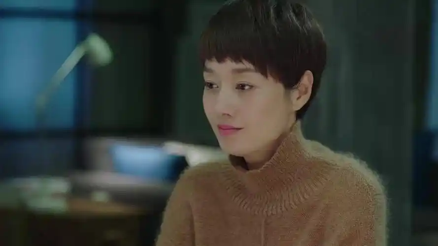 马伊琍再换新发型很少女年过40却越活越年轻心态果然很重要