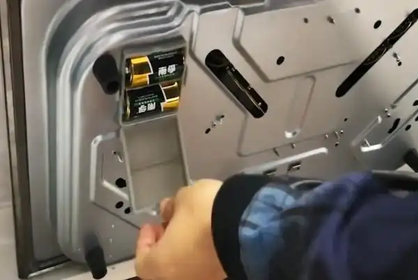 华帝燃气灶换电池图解