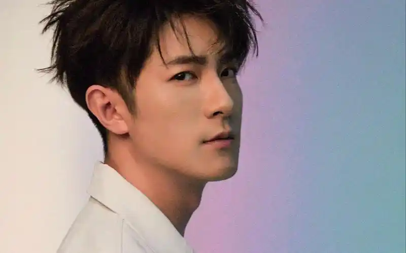 清爽帅气的季肖冰