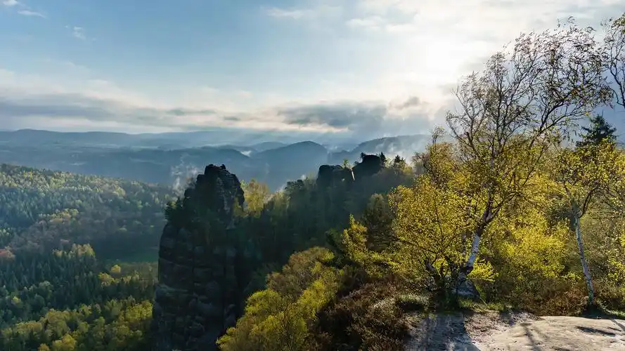 雄伟的山峰图片高清宽屏桌面壁纸