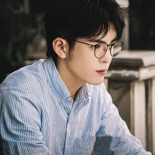 终极笔记——"小狗勾能有什么坏心思呢?" 吴邪 曾舜晞 头像 壁纸 cr.