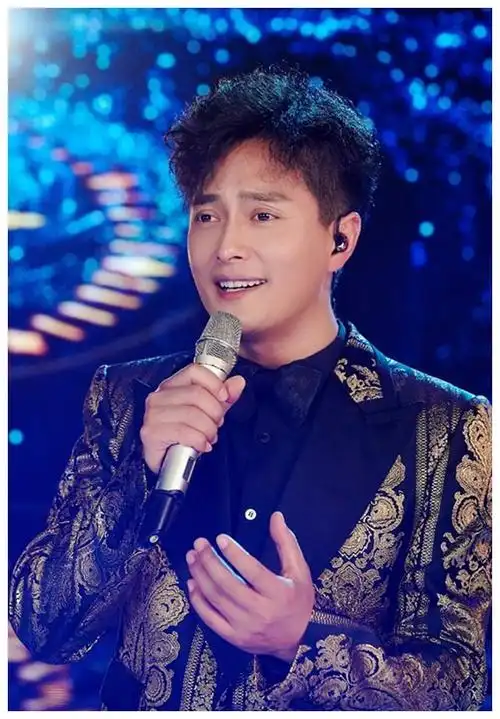 星光大道亚军云飞:爆红后和妻子分道扬镳,如今过得怎样?