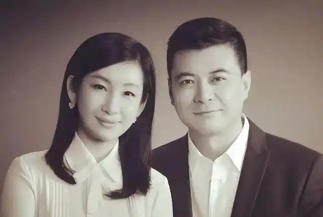 王新军和唐静离婚13年:一个独自带娃,一个婚姻美满