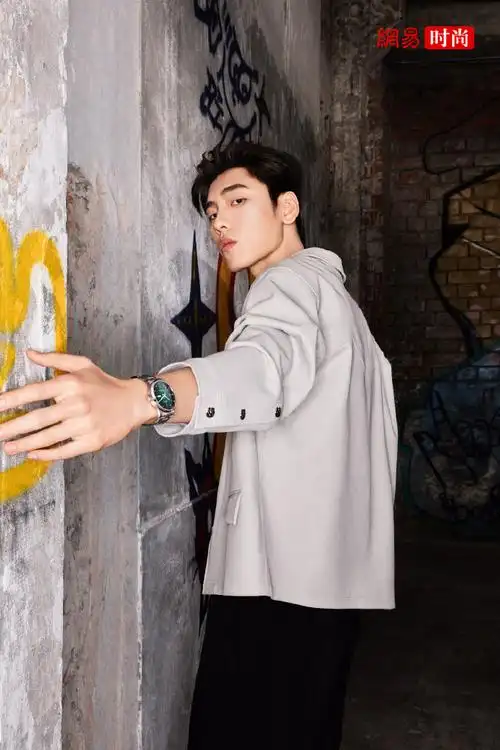 王子异最新灵感大片,潮酷少年,勇往直前.@有颜有品